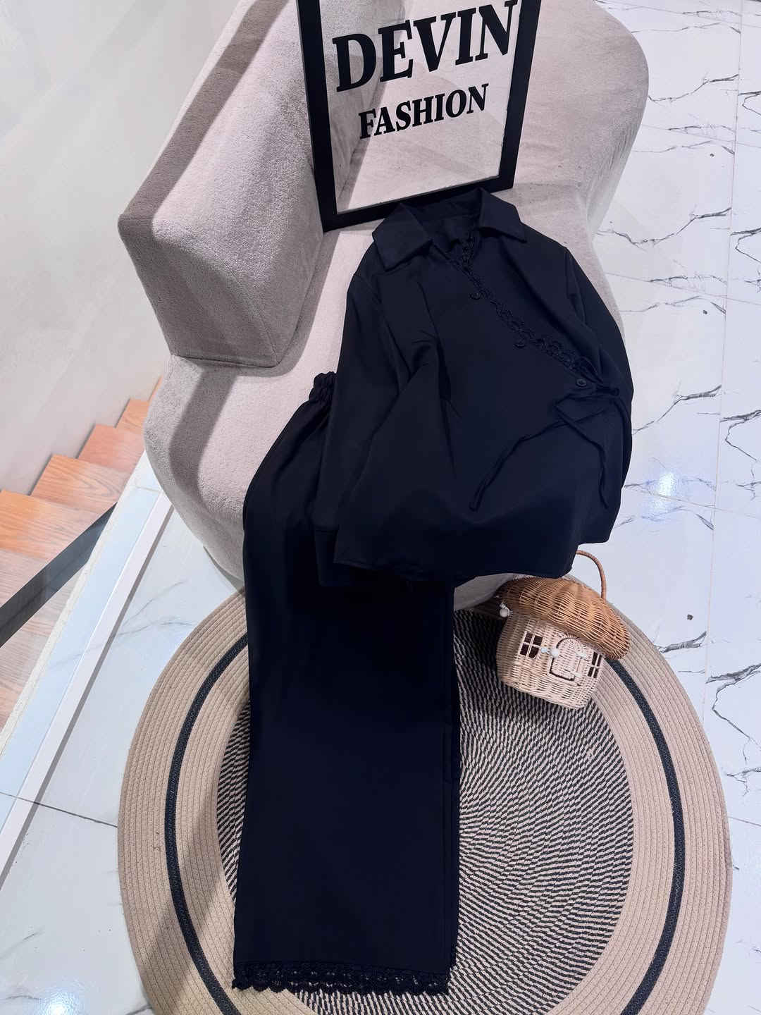 سوت لف بتصميم استثنائي يجمع قوة الأسود ورقي الدانتيل 🔥🖤
طول القميص 75cm
بنطرون كيلوت بتصميم دانتيل من الاطراف 🖤
قطعه فخمه باللبس 
✨✨✨✨✨✨
قياسات 38-46
قطع محدوده ✨
#اكسبلور_فولو #اكسبلورر #إكسبلور #اكسبلور_explore #اكسبلور_العراق_السعوديه_الاردن_ايران_الكويت_طق_لايكات_كومنت_يلاا💙


**إذا كنت صاحب هذا الإعلان وتريد حذفه لأي سبب، رجاءا أرسل رسالة إلى الدعم الفني**