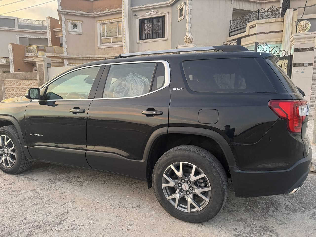 جي ام سي اكاديا 2023 SLT
(جميع الايرباكات سليمه) 
رقم بغداد الجديد ب اسمي 
فول مواصفات عدا الفتحة  
الحادث
باب الصندوق مبدل وجاملغ امامي جهة السايق مبدل +( صبغ بنيد  و جاملغ خلفي ايمن) 
يعني اربع قطع بيها اثنين تبديل واثنين صبغ
 بدون دواخل (شواصي ولغود مكفوله وجميع الايرباكات سليمه  )
المواصفات 
‏‎٧ راكب - ٣ قطع تبريد - داخل اسود 
كشنات جلد - تشغيل عن بعد
نقاط عمياء - رادارات امامي خلفي جانبي - 
صندوق كهرباء ( ويفتح بالرجل ايضا ) - سستم صوت (bose) - داتا شو - تدفئة كشنات - كشنات كهرباء
‏‎تحديد مسار - حساسات امامي وخلفي - اوتو ستوب - توقف ذاتي عند الاقتراب من السيارات - قفل تلقائي - مراية تعتيم ذاتي + اشاير  - سايد بريك بصمة - فول تحكمات ستيرن - اضاءة العالي اوتو - منظومة زنون بلادي -اربع وضعيات قياده    
‏‎وبعد بيها هواااي مواصفات 

محرك ٢٠٠٠ توربو (اقتصادي وسريع)
ماشية 11 الف ميل بعدها السيارة جديده ومماشيه 
السعر : (210) وبيها مجال بسيط
‏‎السيارة جديدة بمعنى الكلمة وبالواقع بعد احلى وجاهزة 
بدون اي نقص وكل التفاصيل مذكورة بالكامل 
اي استفسار هذا رقمي 
***********
