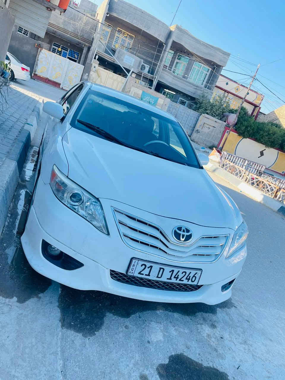 كامري 2010 se وارد امريكي 
محرك 2500cc بي تنقيص بسيط 
كير مكفول 6 نمر 
سونارها مُرفق بالصور
مواصفاتها كشن كهرباء 
تحكمات ستيرن 
ويل 17 بلادي نظيف 
تبريد ثلج 
 رقمها سليمانية بأسمي تحويل ثاني يوم 
مكان السيارة كربلاء المقدسة 
رقم الهاتف: *********** 
السعر: 125 ورقة وبي مجال بسيط للشراي كربلاء, العراق
