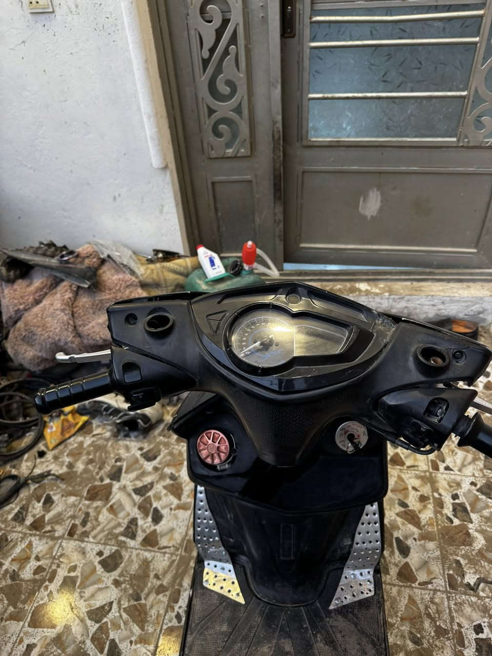 السلام عليكم سكنس لد ياباني حديث للبيع مكفوله مكينه ما مفتوحه كهربائيات شغاله السعر ٨٥٠ وبيها مجال بسيط لاتصال *********** وتساب ورصيد مكاني بغداد
