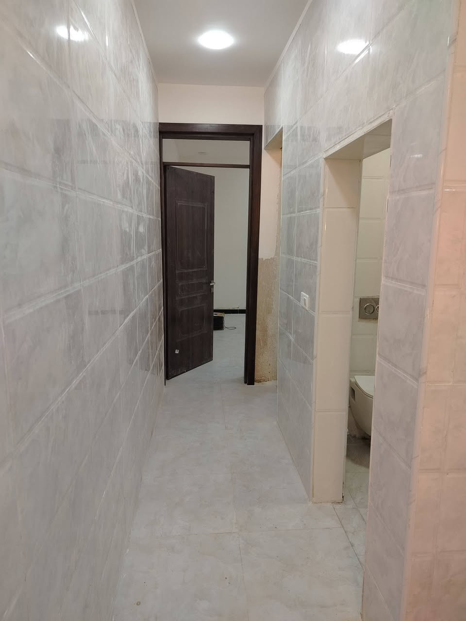 دار 75 متر للبيع حي الجهاد ديوان المخابرات بضهر  شارع 60 مباشرتا بناء 2025 قيد الانشاء اضلع منفصلة وليس مشترك  طابقين يحتوي علئ 3 نوم حولي صالة 2 حمام  موقع جدا راقي للاستفسار *********** موجود واتساب
