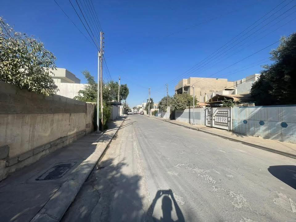 قطعة أرض للبيع 
طابو ملك صرف تحويل مباشر بأسم شخص واحد

الموقع كركوك حي الواسطي فرع صيدلية المميز قرب السايدين الرئيسي خلف التجاري

♦️المساحة100 متر واجه 5 
وعرض الشارع 10 متر يقع ع شارعين حرف T

💵السعر 75 مع مجال بسيط 💵

موقع   المكتب كركوك حي الواسطي 
سايدين العمارة الخضره مقابل شقق الغاز               ومجاور دكتورة سلوى البياتي 
 🏦مكتب سُلطان العقار 🏦 
 بأدراة أستاذ سيف 
 للأتصال ***********
✅نستقبل جميع عروضاتكم السكنيه والتجاريه في كركوك 💯والترويج لها عبر الصفحه الخاصة بالمكتب
للأستثمار والتطوير العقاري  معنا نحو الأفضل المكتب مجاز من غرفة تجارة ونتعامل بأشراف قانوني
