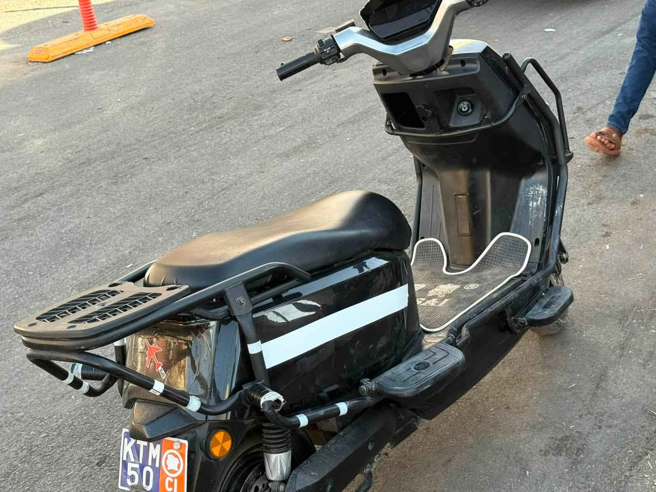 دراكون HlS سرعه 100 حقيقي ملف 2500 يحمل وزن ٤٥٠ كيلو  ٦ بطاريات 🔋 ضد الماء ضد الكسر  مبدل بي بطاريات اثنين فقط سعرو ٧٠٠ أوبي مجال للطيبين بل شركه مالو عينباع ب مليون و٣٥٠
مكاني موصل الجديده 
***********
***********
