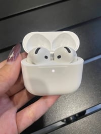 سماعات باله أمريكي Air pods 4 الحديث اصلي باله أمريكي ، باله مستعمل بس...