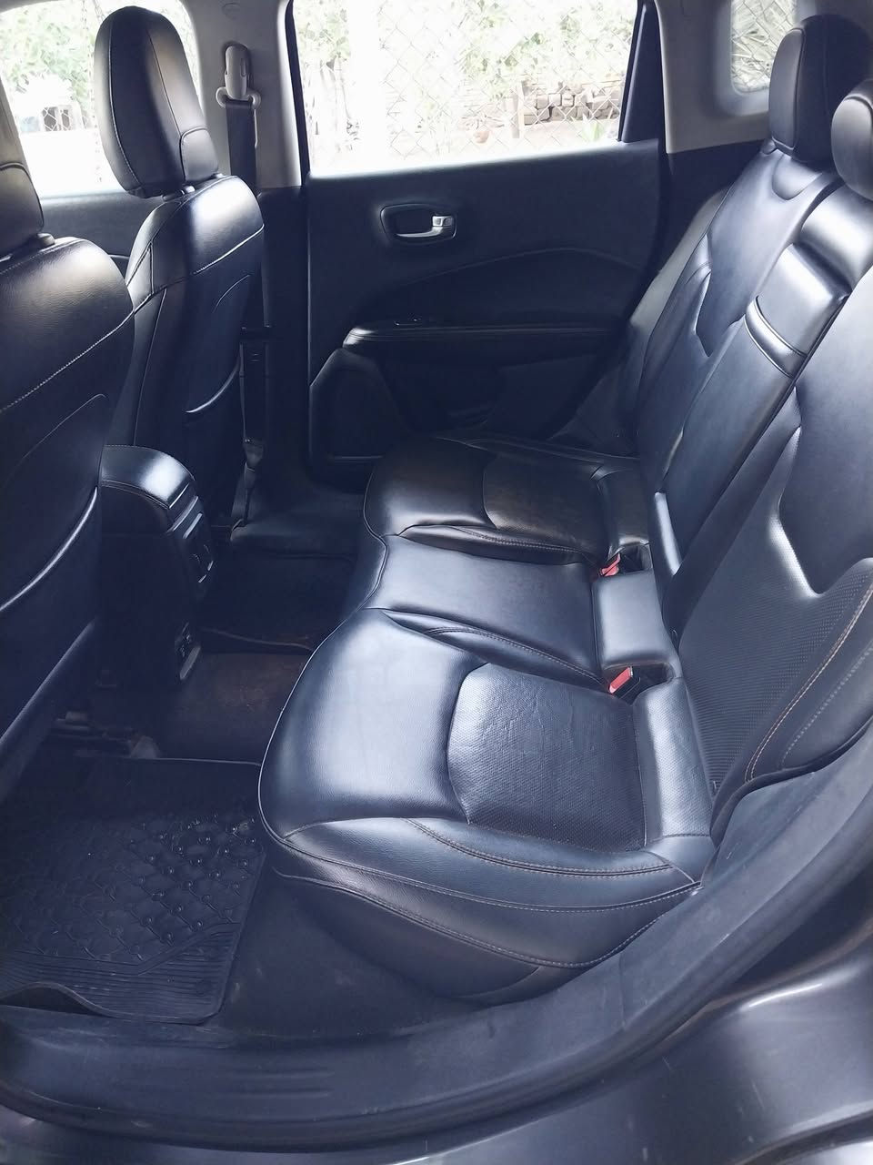 السلام عليكم للبيع جيب كومباس موديل ١٨ 
رقم اربيل الجديد وارد امريكي بأسمي
السنويه نافذه لغاية  ٢٠٢٩
اللون نفطي ماشيه ١٣١ كيلو 
حادثهه البنيد معدل عالبارد وبي صبغ والدعاميه الاماميه مبدله
محرك ٤ سلندر ٢٤٠٠ تنفس طبيعي ٥ راكب
تشغيل بصمه
شاشه كبيره 
كشن كهربائي 
اشاير بالمري
تبريد امامي وخلفي
عينه الكترونيه
سايد بريك كهربائي
ويل كب ١٨
صور الحادث موجوده مع الصور
السعر ١٢٥ وبي مجال بسيط
رقم الموبايل  ***********
مكاني البصره / قضاء المدينه
