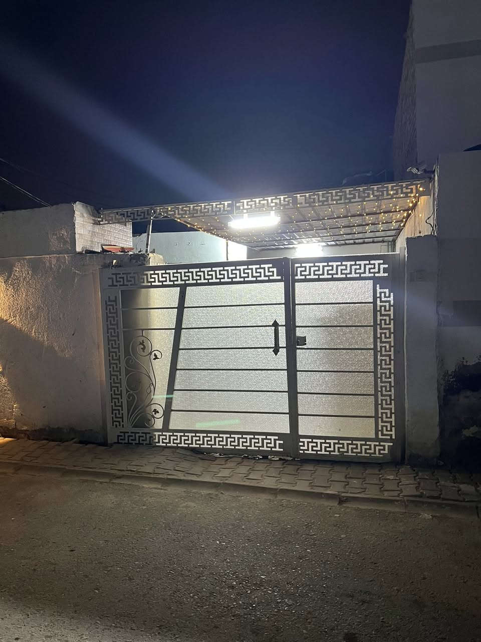 بيت للبيع 
حي الامين الاول مساحه 160 م طابو زراعي سند 25 
المعلومات داخل المنشور الاستفسار *********** السعر 46 مع المجال
