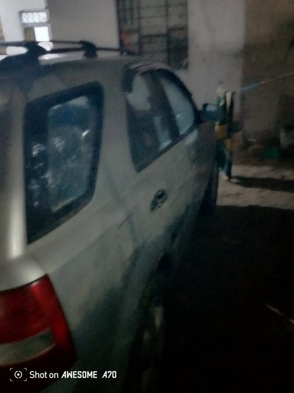 سورنتو 8سنويه 28 رقم ذي قار  بيه ظربه بلجملخ الايسر كل شغال  تايرات جديد مدور في اي يوم سعر 72بيه مجال  رقم ***********
