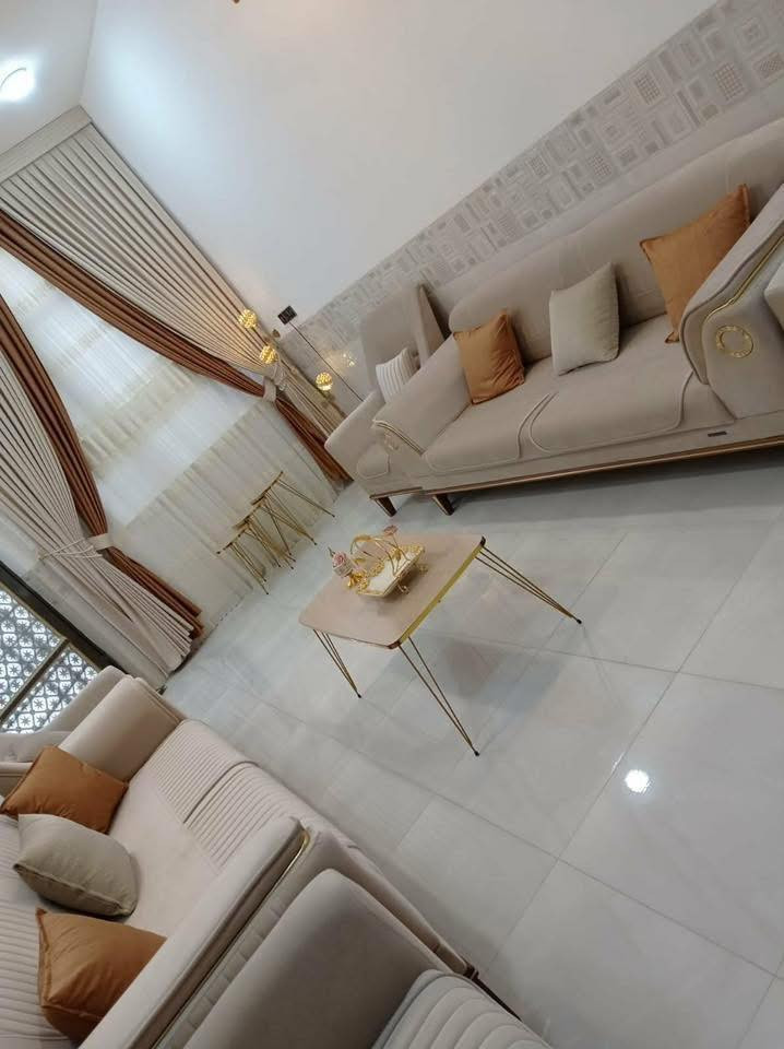 السلام عليكم
دار للبيع في منطقه السياسيين على ساحة خضراء
قرب روضة البراعم
بناء حديث
مساحه 125م
للاستفسار***********
