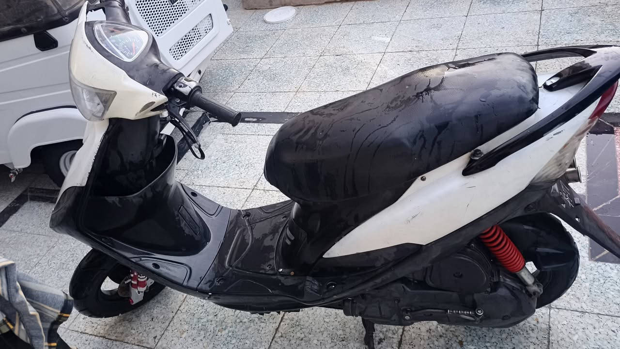 السلام عليكم دراجه ماكس عدله ياباني للبيع دراجه خير وبركه ما بيها نقص اي شيء دراجه مال كراب تشتغل بيها اخذ منها لا تعطيها بسعر 450 اوراق معرض موجود وهذا رقمي متواجد اتصال*********** دراجه حلوه شبابيه
