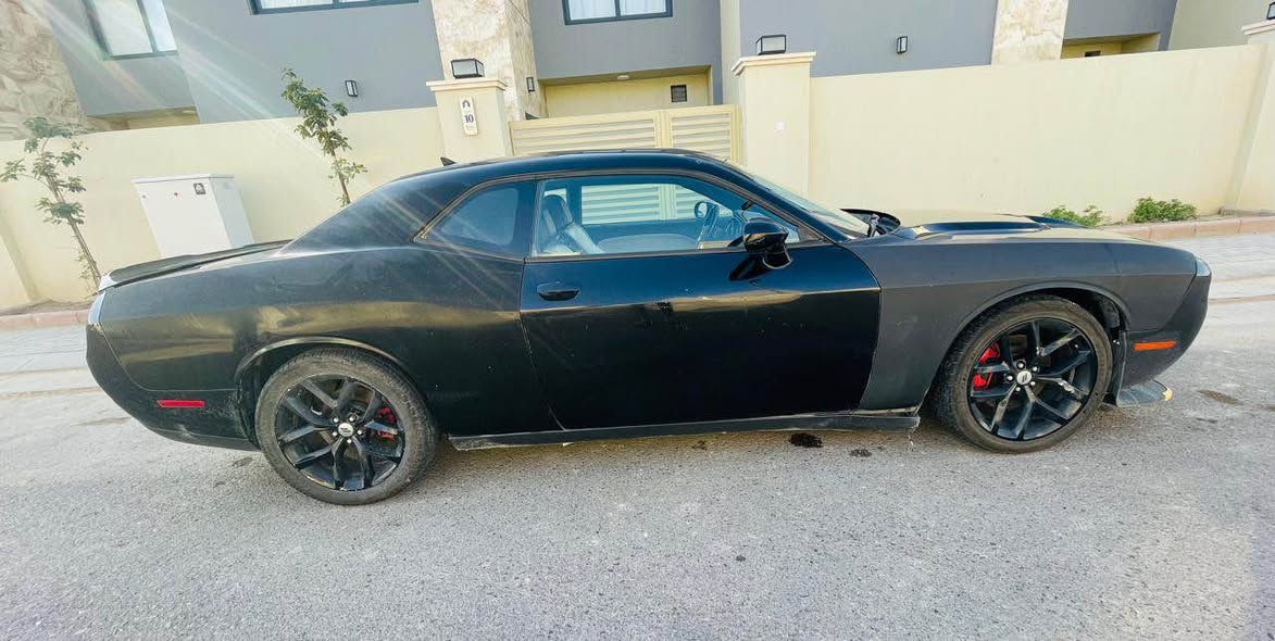 چالنجر 2015 Gt plus 
سياره نظيفه 
بيه حادث بسيط بامريكا شخوط جاملات خلفي 
مرشوشه بدون معجون ولا ضربه 
هنا بل عراق. مبدل جاملغ امامي. وباب. صبغ 
١٤٥ سعر مناسب جدا. 
مكاني المنصور او الغزاليه 
*********** بغداد, العراق
