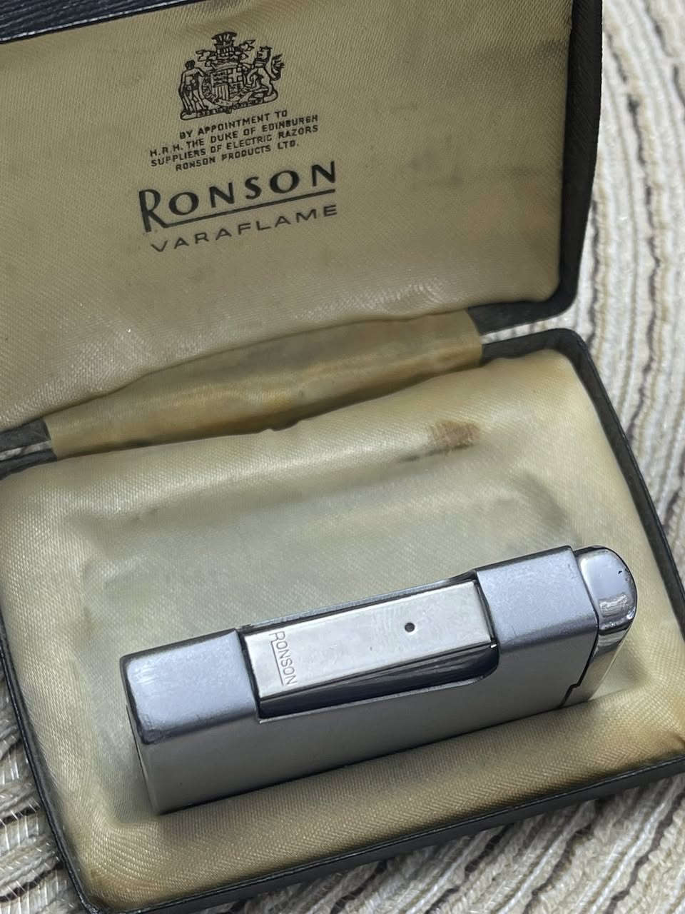 رونسون فارافليم فضية \ Ronson Farafla
المنشا / بريطاني 
انتاج  / 1960 
مضمونه من تهريب الغاز
نضيفة كلش للاستفسار خاص 
***********
