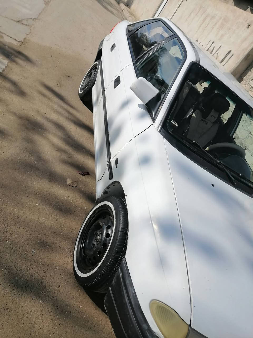 السلام عليكم اوبل استرا موديل 93 حجم 16 محرك قبق اسود بي بداية رخاوه رقم دولي كربلاء سنويه جديده الى2031 باتري جديد طخم تاير جديد بيها صبغ جاملق خلف السايق وباب النفر مسبوغ والصندوق مبدل دوشمه جديد السياره بسمي واني الشرعي السعر 37 وبيها مجال قليل مكان الموصل الجانب الأيمن التواصل على الرقم ***********.
