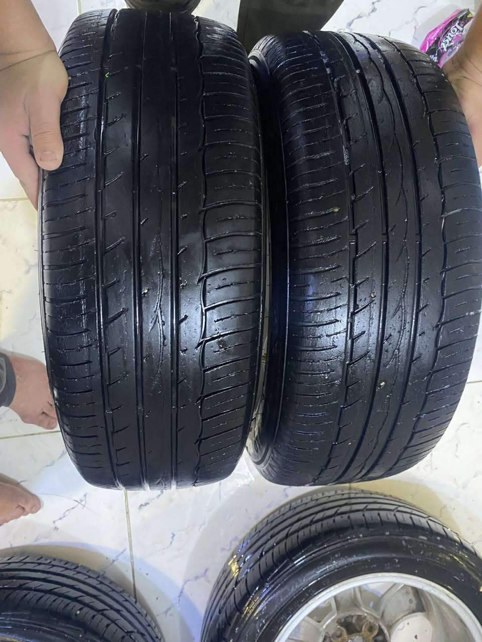 السلام عليكم 
للبيع او مراوس حسب القناعه 
حجم 17 صبغ بلاد 
بدون فطر او تصليح 
مع تخم تاير زوج حلو 
زوج نص عمر
السعر 200 الف 
مكاني بغداد الدوره 
***********
