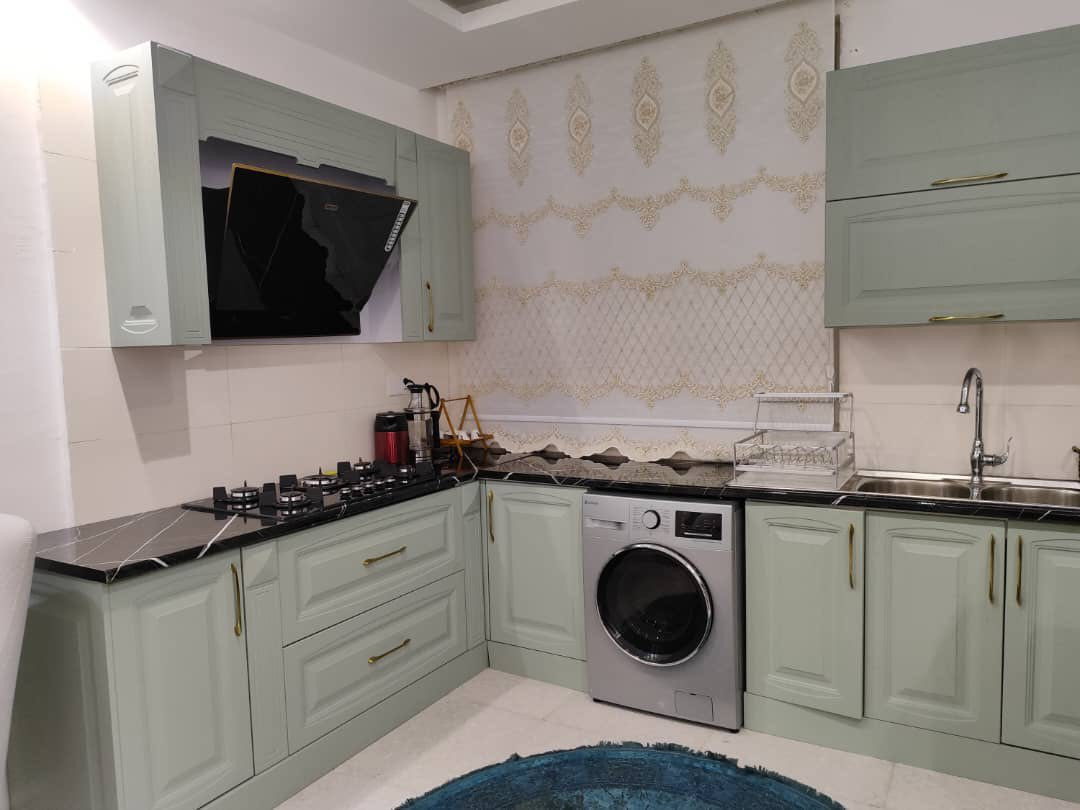 ⸻

🏠 شقة مفروشة للإيجار – يومي أو شهري

شقة مجهزة بالكامل
مساحة 60 متر
تتكون من:
🛏 غرفة
🛋 صالة
🚿 حمام
🚽 توالت

⚡ كهرباء 24 ساعة
🛗 مصعد
🛎 حراسة + لوبي + بناية مرتبة

📍 الموقع: الروضتين قرب الامام الحسين عليه السلام 

الإيجار مخصص للعوائل أو طالبات الجامعة فقط
الشقة نظيفة وجاهزة للسكن فوراً.

📞 للاستفسار: ***********
***********
⸻
