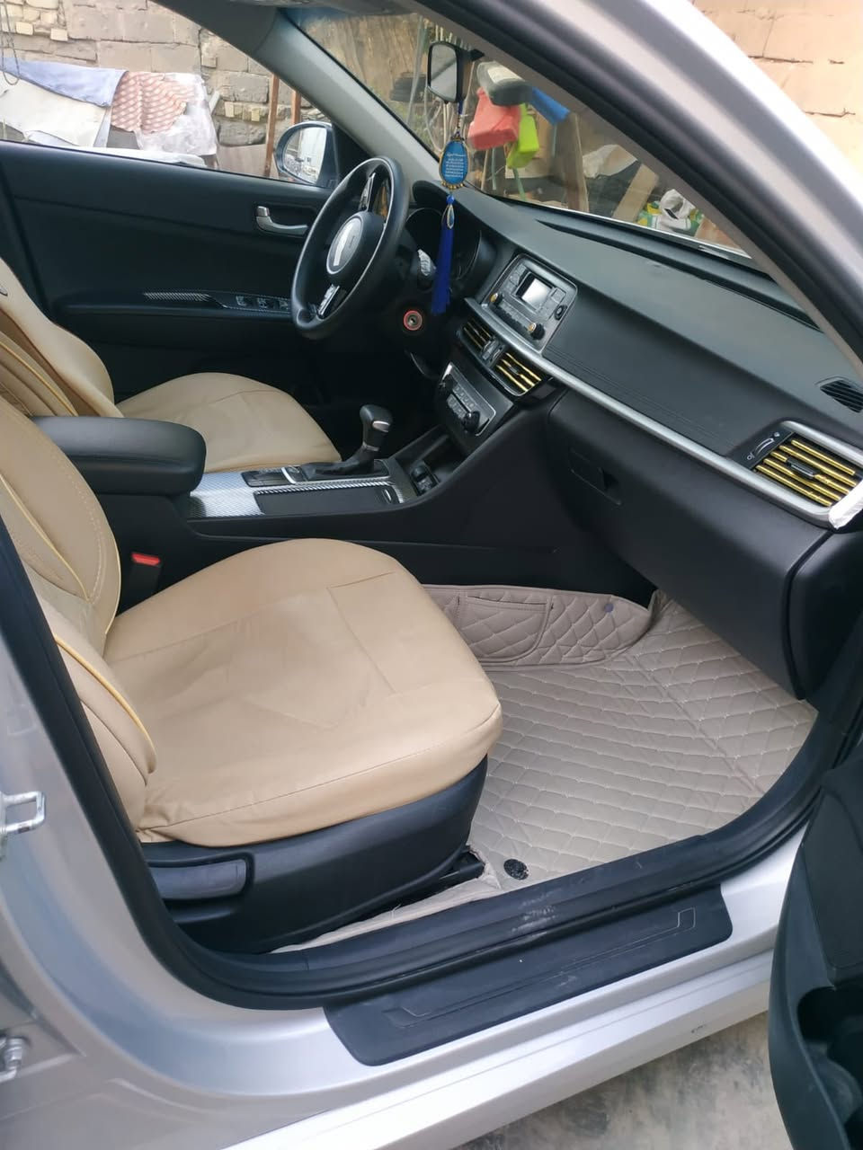 السلام عليكم    …..للبيع k5 …..وارد كوري …مديل 2020… السياره نظيفه واحله من الصور تجي وتشوف السونار موجود بالمنشور بيها بس جاملغ امامي صبغ السياره تعمل (بالغاز ) فقط …..رقم بصره تحويل مباشر ….رقم راعي السياره (***********) السعر (165)
