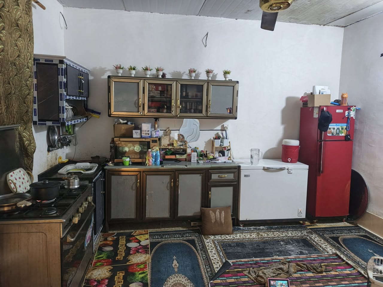 بيت لبيع بغداد الشعب حي الجزائر بل تجاوز مال لمثلث مساحة 150متر ركن علة اربع شوارع شارع يطلع عله شارع الربعين ولثاني يطلع عل سده واحد يطلع له عياده الشعبية واحد يطلع عل لمثلث السعر خاص أو تصال عل رقم بي واتساب بيت تجاوز ***********
