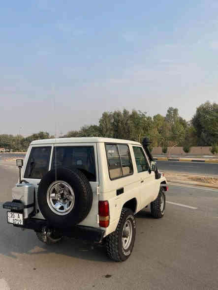 ڕەقەم ئەسڵ ڕەقەمی تازە بە ناوی خۆمانەوەیە ڕەقەم دیالەیە ، لێدراو و زەربەی نیە بۆیاخی عام کراوە لەسەر ساخی بۆ جوانی ، شان و یوکمە و سەقفی لێدراوی نیە ، سەقفیشی بۆیاخ نیە ، مەکینەی ٣f , ٦پستۆنە ، ناو و دەشتی لۆکە قەترە مەسرفی تیا نیە هەموو گیانی بە شەرت..
سعریشی 76 گەڵا و مەعمەلەیەکی برایانە.
ژمارە تەلەفۆن *********** Singapore
