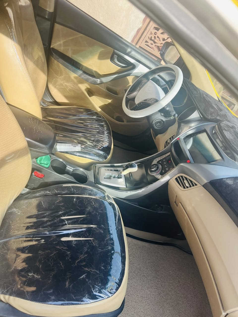 سلام عليكم النترة موديل ٢٠١٣ وارد امريكي سيارة فول موصفات عدة البصمة فتحة +كشنات كهرباء +تدفئة بل كشنات +اشاير بل مري +داخل عسلي+دوشمة +حدادية وصدر جاهزة +تخم تاير قبل سبوع بمشدود بيها
(مكينة وكير قبل شهر مشدودة بيها حاوية ١٨٠٠ دوش) 
سيارة بسمي مكانها كوت 
معروضة ب ٩٦ وبيها مجال قليل كلش 
لتواصل : ‭٠٧٧٢ ٣١٣ ١٢٢٨‬
