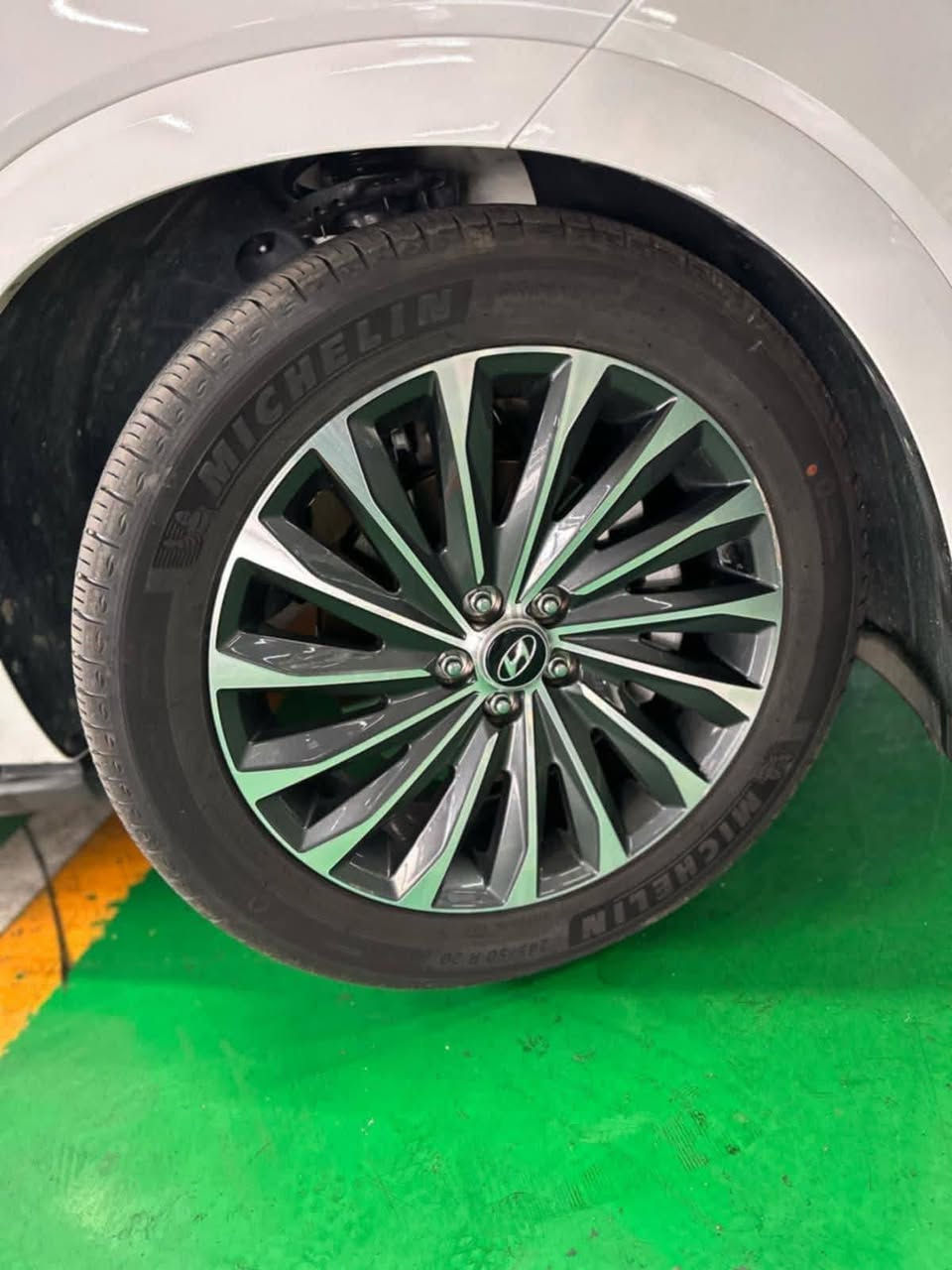 🚘 للبيع – بلاسيد موديل 2023  

وارد كوري – مكفولة كفالة عامة – فول مواصفات 1/1 كلكرافك  
السيارة نظيفة جداً  
ماشية 94 ألف كم فقط  
رقم بغداد حرة باسمي شخصياً  
السيارة جاهزة من كلشي – بدون أي نقص  
مستعجل على البيع بسبب ظرف  

📞 للتواصل اتصال مباشر: ***********  
💵 السعر المطلوب: 355 ورقة وبيه مجال  

#بلاسيد #Placide_2023 #سيارات_العراق
