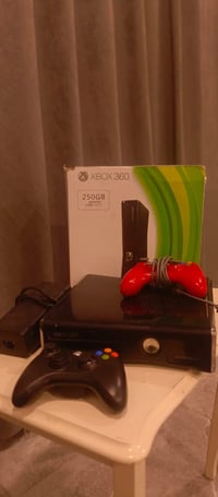 اكس بوكس 360 • ٢٥٠جيجا • بحاجة تصليح