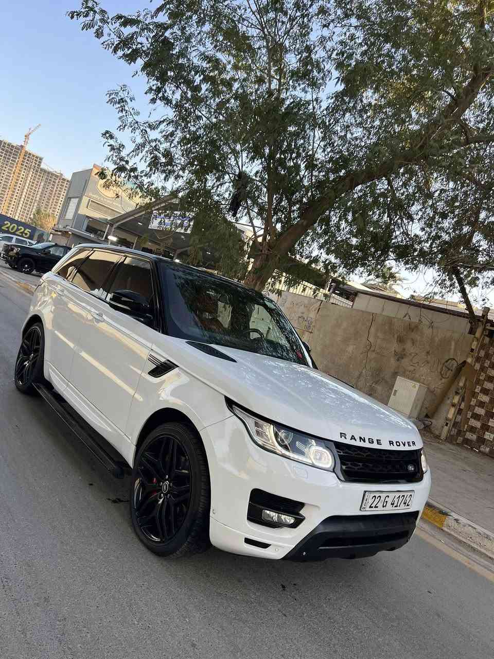 السعر بلاششششش وماكو بسوك كله هيج سعر 

200 
دفترين وبي مجال 

السلام عليكم اخوان للبيع فقط بدون مراوس 

رانج  خليجي وكاله سردار. موديل ٢٠١٤. السياره سبورت ٨ سلندر  بانزين 

السياره هنا تعرضت لحادث بسيط بدون دواخل ٣ قطع  فقط 

السياره ماشيه ٨٠ الف كيلومتر
٤ كامرات 
بصمه تشغيل وترحيب
٣ شاشات 
بانوراما
جنطه شفط
رادار امامي 
ثلاجه 
حساس ٣٦٠ درجه 
وبعد بيهه مواصفات متخلص 
مكان سياره بغداد المنصور 
***********
