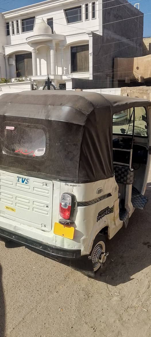 السلام عليكم تكتك موديل 17 جاهزة من محرك وكير كهربائيات كامله غرفتها حلوه أوراق أصليه السعر 2700 المكان البياع الشرطة الخامسه للتصال ***********
