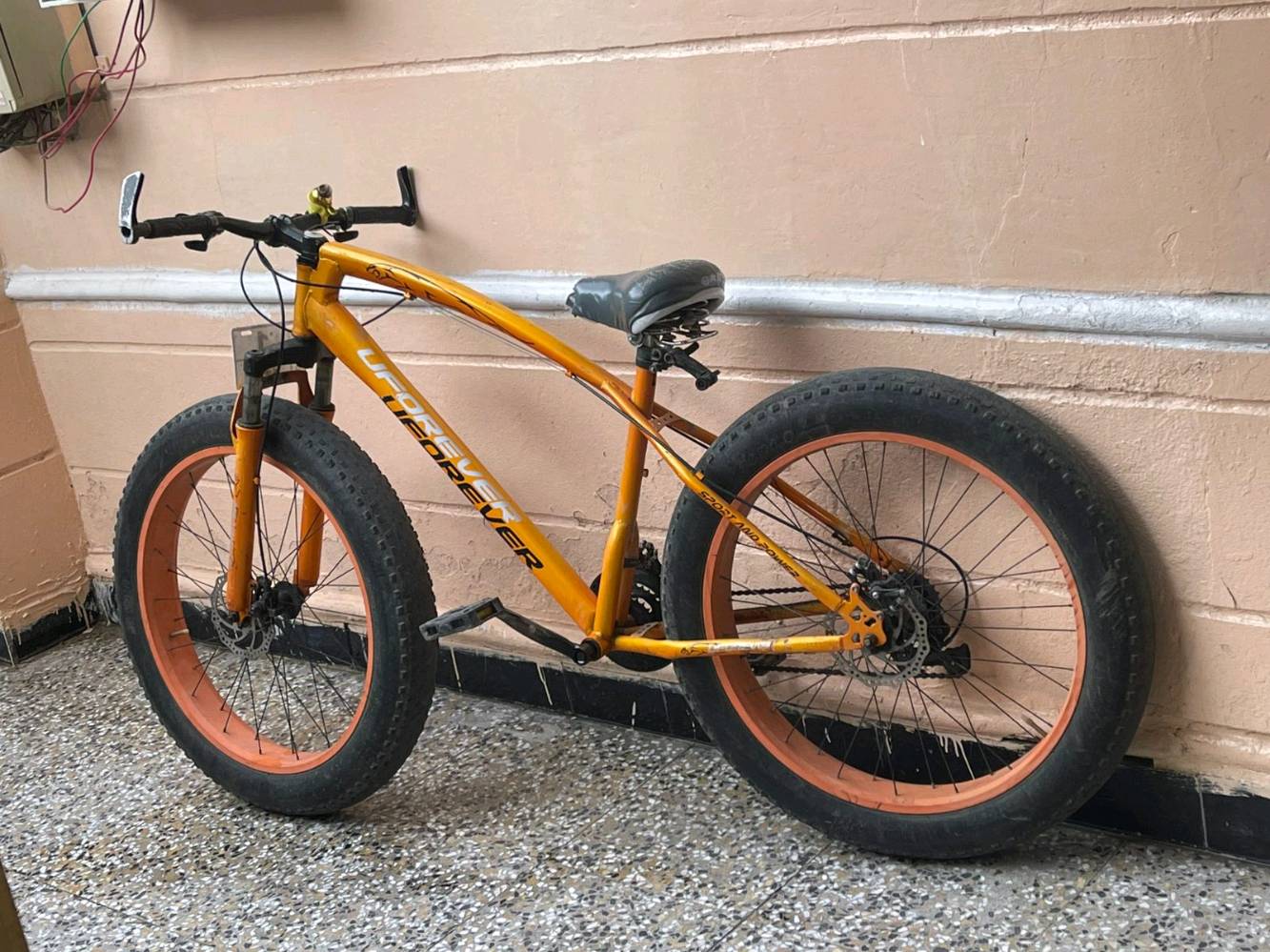 بايسكل اصلي حجم 26 السعر 150 وبي مجال للطيبين المكان الشعب حي التجار مقابيل كليه الأمام الكاظم 