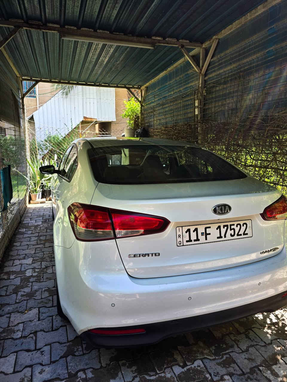كيا سيراتو موديل 2018 خليجي للبيع
رقم بغداد الجديد بأسمي تحويل ثاني يوم 

السيارة كلش نظيفه ونشطه بدون حادث ومحافض عليها من كل النواحي 
بيها ملاحضه بسيطه اول مشتريتها جانت بيها رصعات خفيفه  بالأبواب وعفتهن ع وضعهن ماصلحتهن للعلم يرجعن بارد كلش طبيعي بس شفتهن ممأثرات وعفتهن غير الي ذكرته السيارة كلش نضيفه من الداخل والخارج 

:نجي للمواصفات 

محرك السيارة 1.6 دوش 
حساسات امامي خلفي  
انظمة قيادة 3
Eco/Normal/Sport
 
تحكم ستيرن جهتين 
شفتات سرعة 
قطعتين تبريد 

السعر 138 
مكان السيارة بغداد/ البياع  

***********
