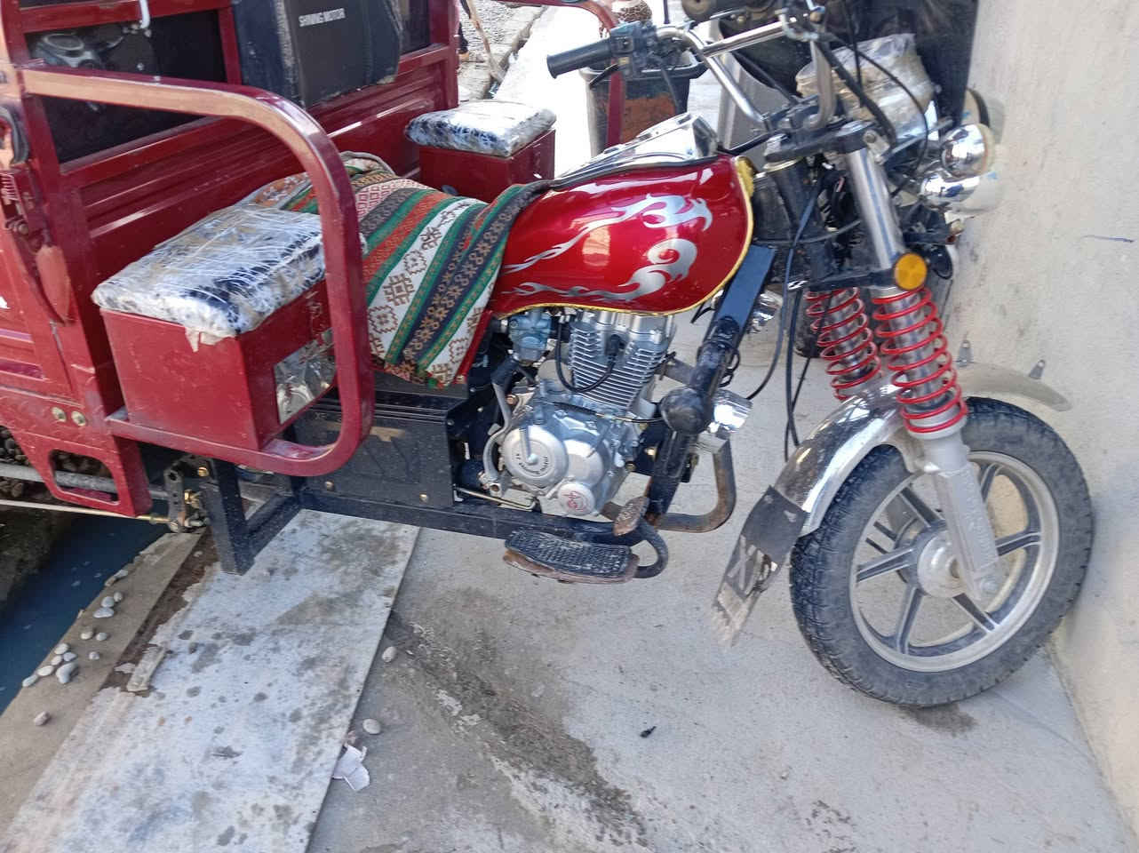 سلام عليكم ورحمة الله وبركاته شباب ستوتين للبيع وحده الفين ٢١ وثانيه ٢٥ اسعر عل رقم ***********
