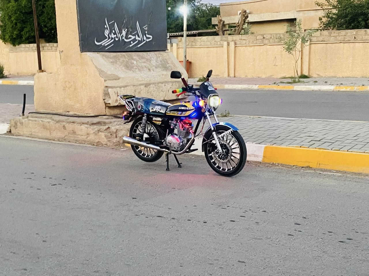 السلام عليكم موطور سافين للبيع موديل 2025 بعدو وضع شركه محرك شرط ما مفتوح تواير جدد وياله جدد كهربايت شغاله كيج كتروني منفيس السعر 775 وبي مجال شراي انتصل و تبشر ***********
