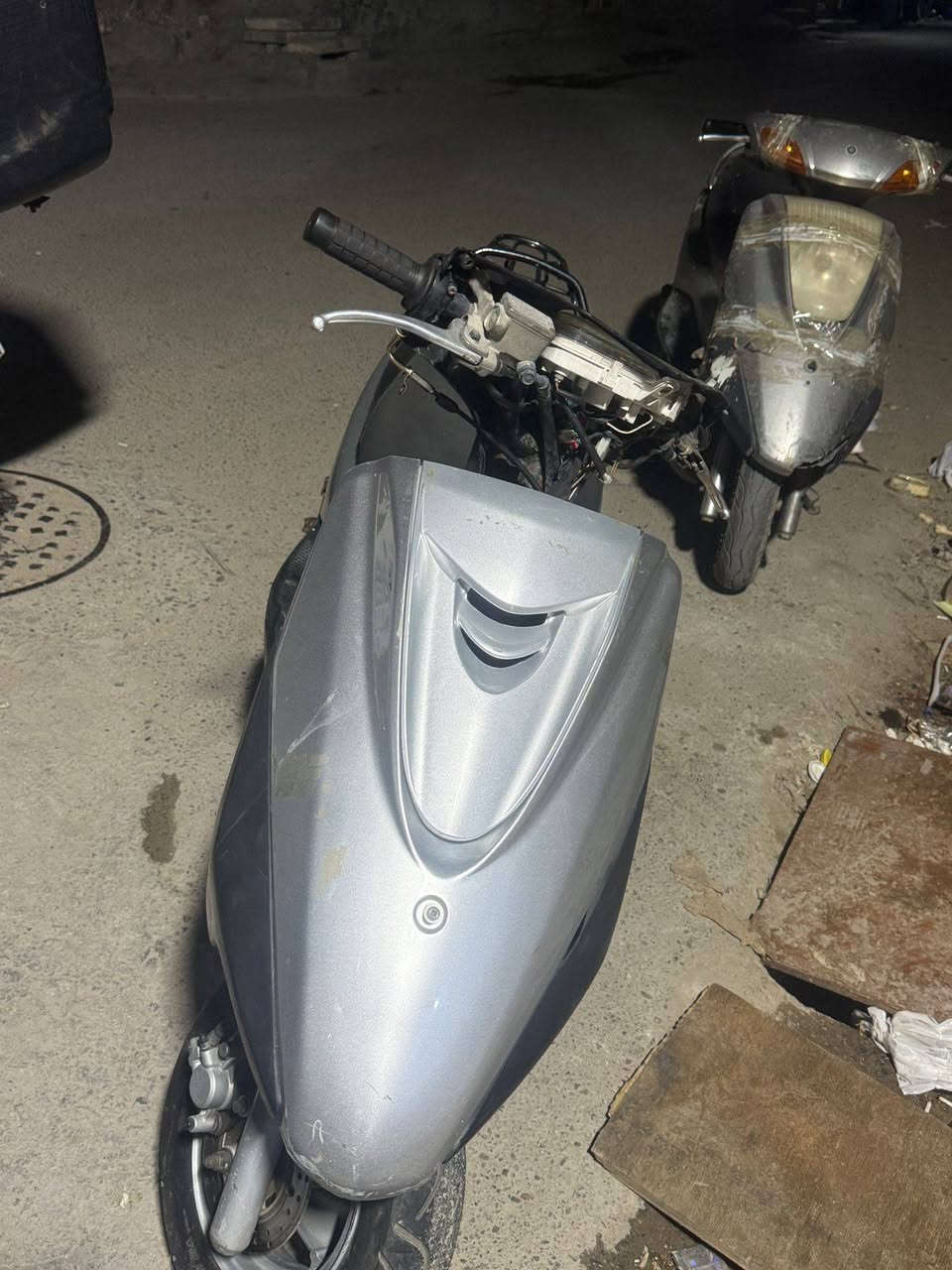 سلام عليكم دراجة بريز للبيع دراجه طافيه ابيع كوم حديد اكفلك من السرقه فقط ما متواجد على الفيس رقم الهاتف ***********
