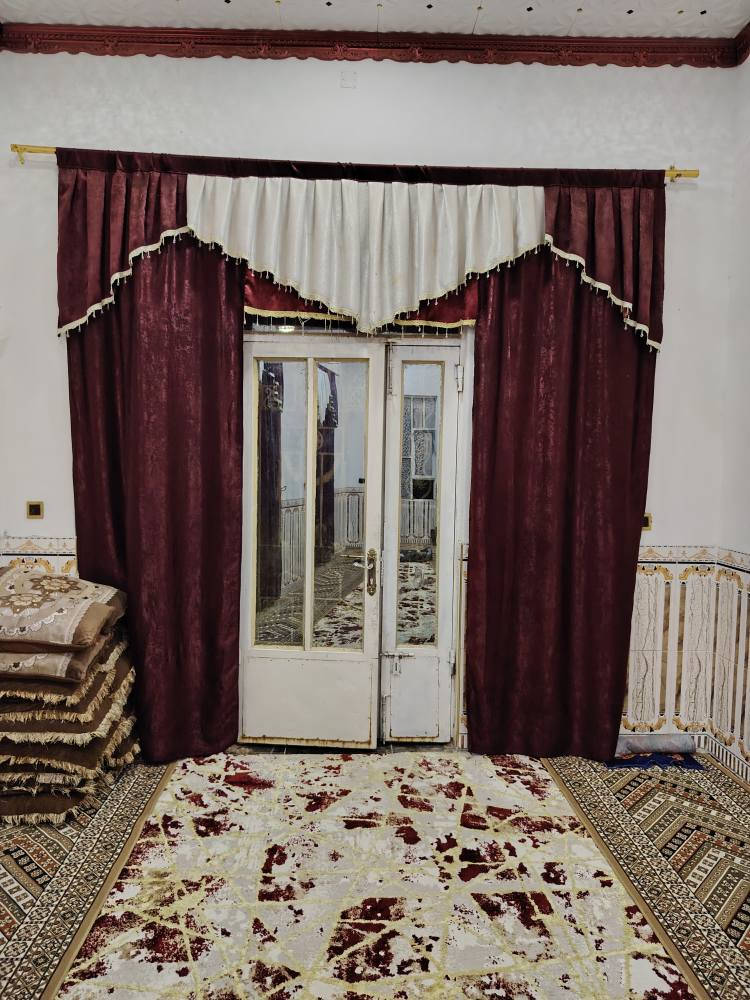 سلام عليكم
شباك
2.5×2
 طول مترين وعرض متربن ونص 
الاطار ساگية حديد. ثقيل  
كامل وياه جام 

....................................... 
بردات تفصال عدد 4 
١/ارتفاع 3وعرض 3 
٢/مالت الباب 3×3

والباقيات مترين ونص. ×3
التواصل واتساب *********** السماوا, المثنى
