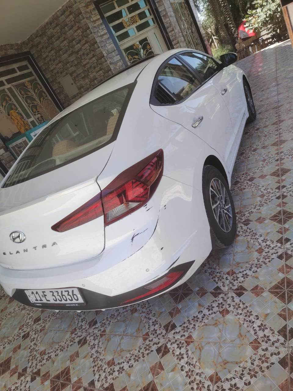 النترا موديل 19 شكل ال 20 
وارد خليجي 
بدون صبغ السيارة فقط تبديل 3 قطع نفس اللون بدون دواخل
سيارة ع ايد وحدة ماخذها زيرو بموديلها 
مواصفات 
فتحة 
بصمه كشنات جلد 
شاشة كبيرة 
كاميرة
حساس امامي خلفي 
3 انظمة قيادة 
السعر 130 بيه مجال بسيط
*********** بغداد, العراق
