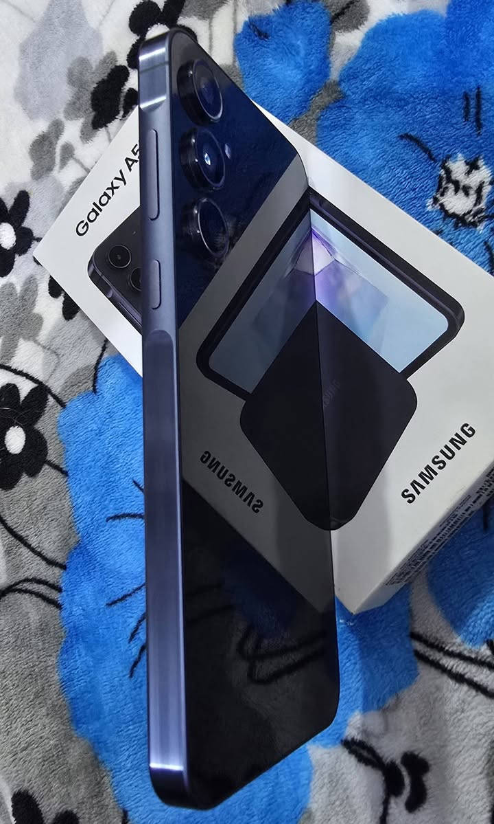 جلكسي A55 مستخدم قليل نضيف جدا" السعر300
***********
