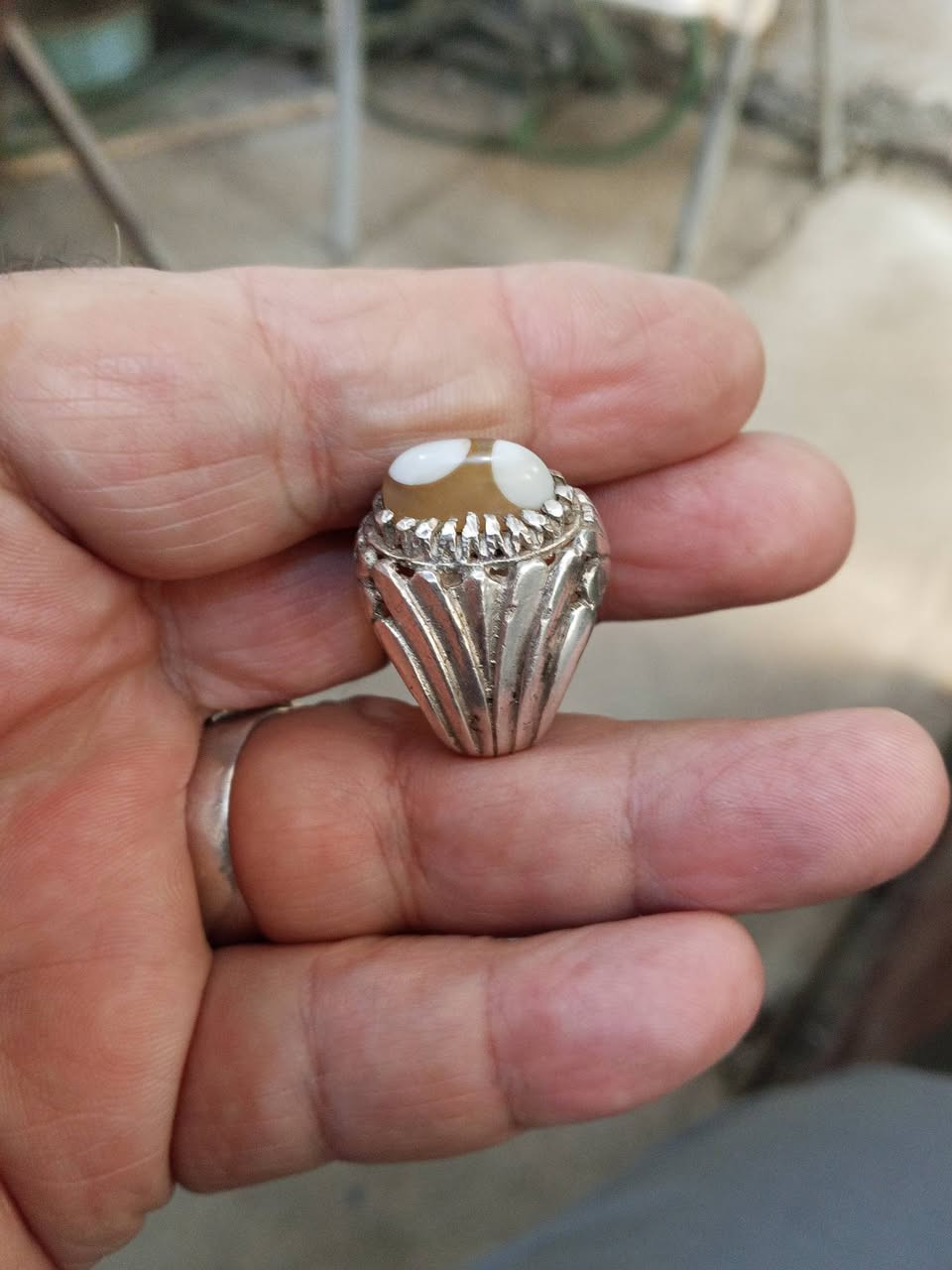 خاتم للبيع 100. الف للمهتم
