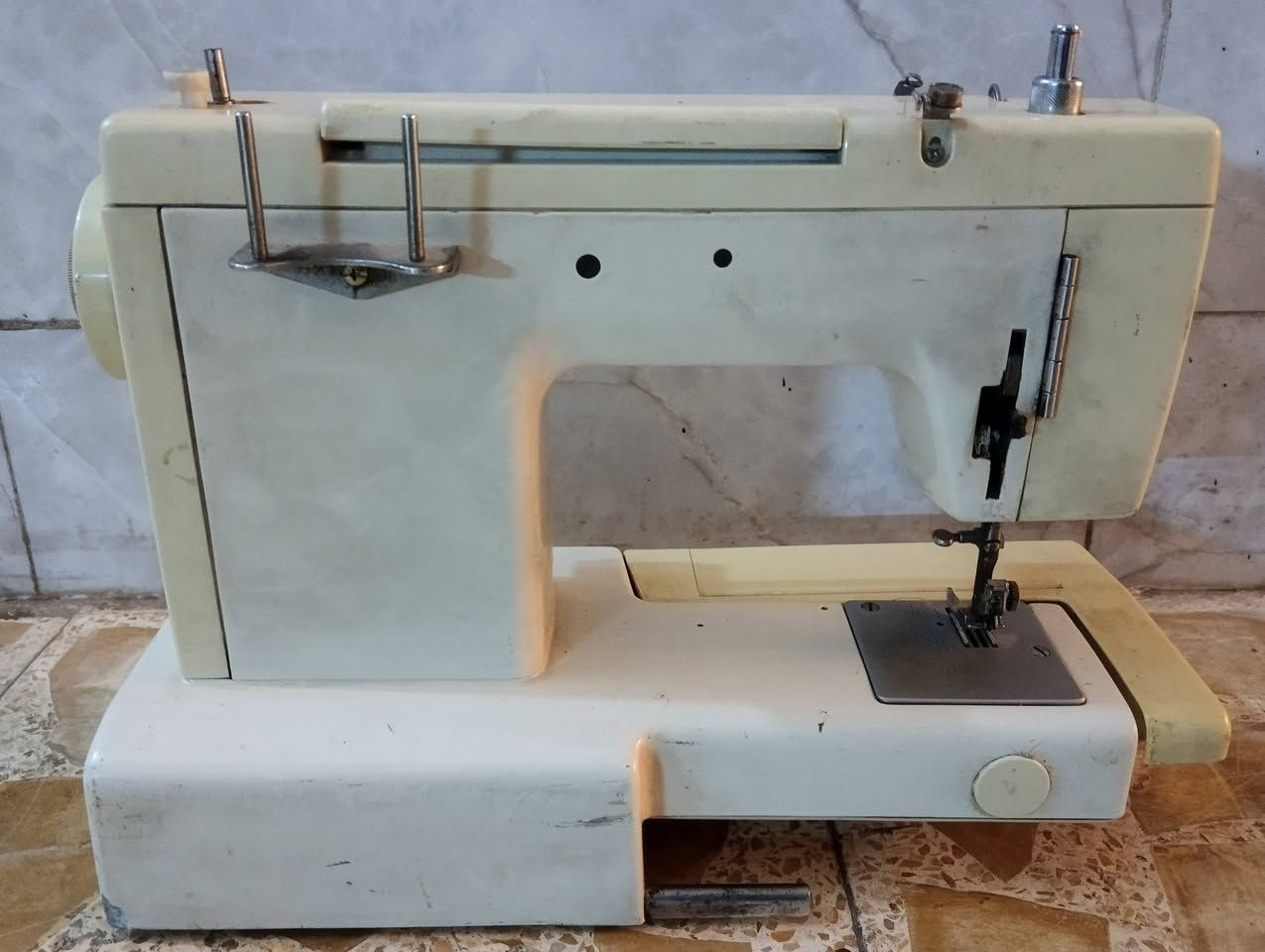 سلام عليكم مكينه خياطه البيع قيم وأخذ رقمي ***********
