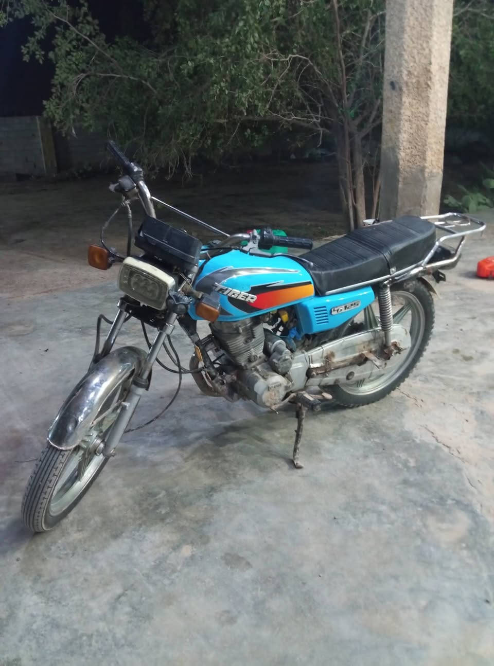 للبيع دراجة يراني محرك سيفان 5كير مجفت جديد بس والفات موديل 2021.  السعر 300وبيهة مجال 
بغداد النهروان ***********
