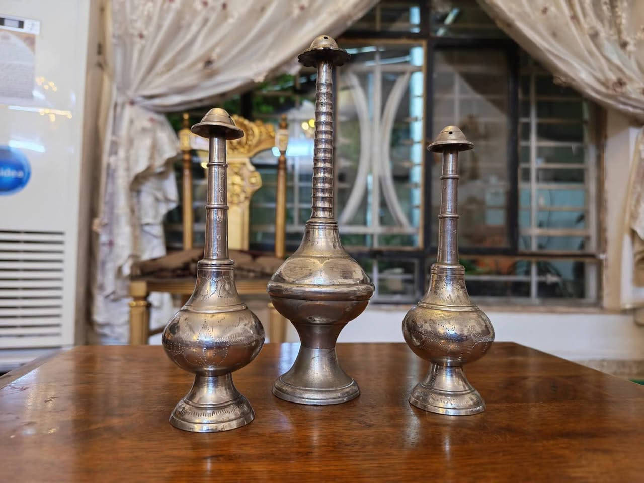 السلام عليكم
مرشات ماء ورد نقش وتخريم يدوي عدد ثلاثه مميزات شغل قديم اذري معدن عدد ثلاثه ارتفاع الصغار عدد ٢ (١٥) سم والكبير (٢٠) سم


**إذا كنت صاحب هذا الإعلان وتريد حذفه لأي سبب، رجاءا أرسل رسالة إلى الدعم الفني**