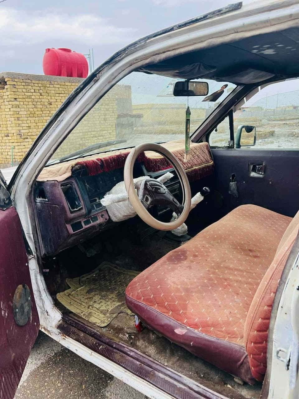 السلام عليكم سياره نيسان البيع مديل 91 رقم ذي قار بسامينه مشورع وطني مكينه وكير وشاصي مكفول كهربايات كلها شقاله سياره حلوه ومال جناي مكان سعر 25 وبيها مجال مكان سياره سماوه قضاء الخضر الاستفسار اتصل على الرقم *********** مراوس ترهم
