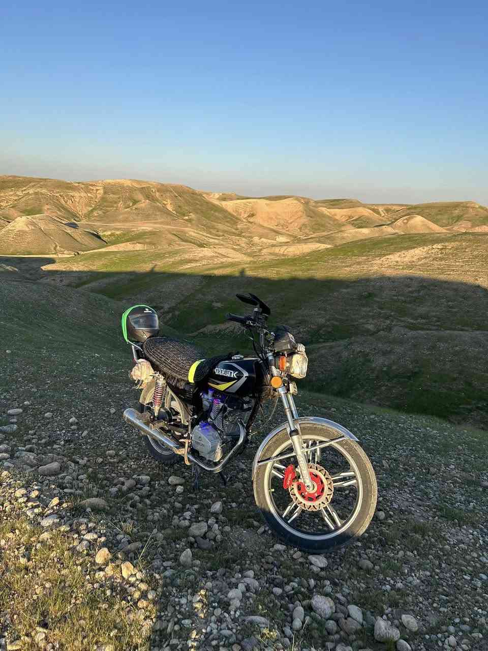 سلام عليكم ❗️.                                                               دراجه للبيع دراجه موديل 23دراجه ما متعوبه يمي اصعد للشغل وانزل 4يام يعني بل شهر استخدمه بس 4يام دراجه خير مال الله معدل وشلعه ودراجه رتبته علا إيدي  الخاص مفتوح تفضل خاص وهلابيك تعجبك ع عيني وراسي ما تعجبك هم ع عيني وراسي


**إذا كنت صاحب هذا الإعلان وتريد حذفه لأي سبب، رجاءا أرسل رسالة إلى الدعم الفني**