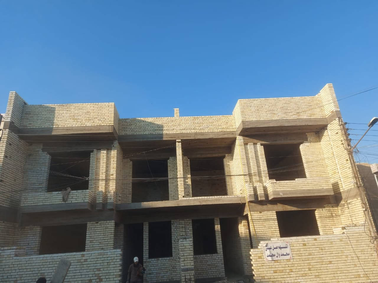يوجد مشتمل (هيكل) للبيع مساحة ١٥٠ متر
في بغداد / حي العامـــــــل/ قرب شارع ٨٤
الطابق الارضي : يحتوي ع صالة ضيوف كبيره وهول و مطبخ و حديقة داخلية وغرفة نوم مع الصحيات
الطابق الثاني : يحتوي ع غرفة نوم مع حولي مع حديقة داخلية مع غرفة نوم كبيرة (وقابلة لتقسيمها) مع الصحيات
للاستفسار يرجى الاتصال على صاحب الدار :

***********
علمــــاً .. يوجد واتس آب
