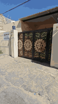 دار لبيع مساحة 250م طابو سند25 مكان الطبر شارع المخازن قرب البوابة يحتوي المنزل على استقبال+صالة+غرفتان+صحيان+مطبخ+
حديقة خلف وامام المنزل السعر(75) اتصال: 
‏‪ 0770 512 3429‬‏: ‏‪0780 372 1830‬‏
