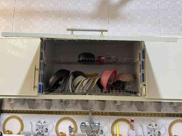 السلام عليكم كاونتر نظيف جدا للبيع 2 متر ونصف 5 ابواب مرمر اصلي السعر 500 قفل العنوان / الجاير قرب اسواق برتقالة 
للاستفسار / ***********
