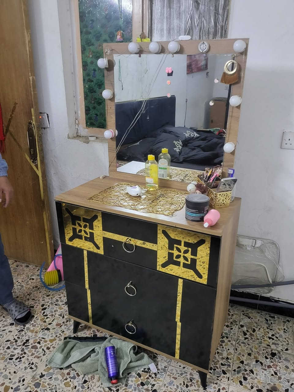 غراض شقة بلاش غرفة نوم تركيا ٥ قطع ب 175الف هية ودوشك 
سنك وملحق نضيف كلش ب 100 الف
غراض مطبخ قيم واخذ 
طباخ ٤ عين ب ٥٠ الف
بنكات ٢ جديدة جدا وحدة ب ٢٠ الف
عنوان تقاطع الموال شارع فلسطين 
***********
