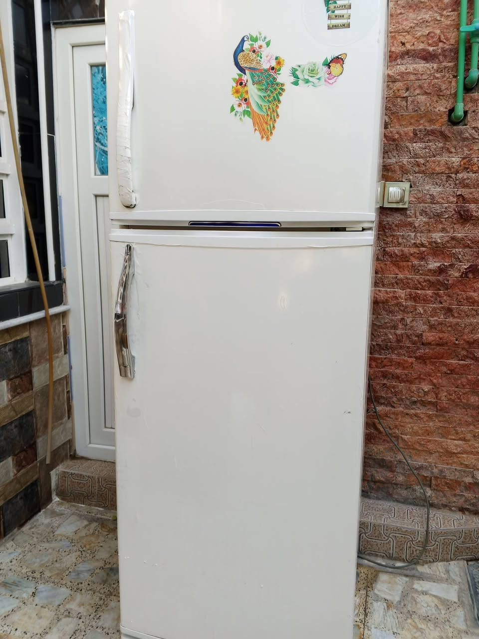 السلام عليكم ثلاجه للبيع شغاله السعر150بيها مجال مكاني كوفه تليفون ***********
