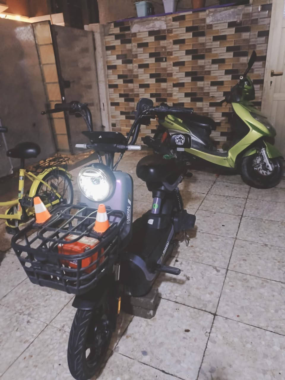 السلام عليكم دراجه نوع الريان دراجه ٤ بطاريات كبار بيه نضام ال بارك. دراجه سرعته ٤٥ درجه خير من الله جديده تخبل شخط مابيه ماصارلي هواي من نزلته وعليه ترتيبات حلوه سبايدر شغال الشحن مالته يطول هواي اشاير لايت عالي ناصي
بغداد الشعب
السعر ٣٥٠ وبيه مجال قليل
*********** خابرني واتساب أو ماسنجر خطي معلق
