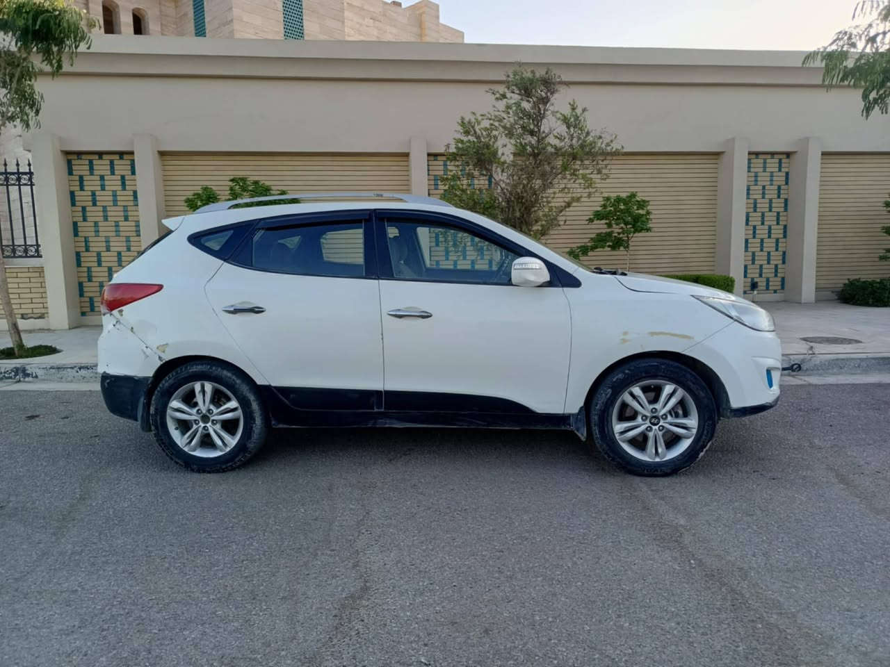 السلام عليكم توسان ١٢
صبغ عام  اثر اشخوط وطخات  بيها ضربه بالجاملغ الخلفي مامعمر بعده 
باقي التفاصيل اترخص ل وبيك خير ودلل مكان كربلاء ***********
