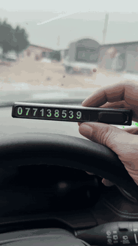 ستاند رقم سيارة
الاستخدامات

يُستخدم لعرض رقم الهاتف داخل السيارة بطريقة أنيقة وسهلة، ليتمكن الآخرون من التواصل معك في حال الحاجة (مثل عند الوقوف في أماكن مزدحمة أو طارئة).

مثالي لمالكي السيارات الذين يبحثون عن تنظيم واحترافية في التفاصيل الصغيرة داخل مركباتهم.

المميزات

تصميم أنيق ومضغوط من الألمنيوم عالي الجودة بمظهر معدني عصري.

آلية سحب وإخفاء الرقم (Push–Pull) تتيح إظهار أو إخفاء الأرقام بسهولة للحفاظ على الخصوصية.

يحتوي على أرقام مضيئة فوسفورية تضيء في الظلام لتكون مرئية ليلاً.

تثبيت قوي بفضل الشريط اللاصق السفلي المقاوم للحرارة والانزلاق.

أبعاد المنتج: الطول 13 سم – تصميم مدمج لا يشغل مساحة كبيرة على لوحة القيادة.

مقاوم للحرارة وأشعة الشمس، مناسب لجميع أنواع السيارات.

محتويات الصندوق

ستاند رقم السيارة XO C138.

مجموعتان من ملصقات الأرقام الفوسفورية (0–9).

شريط لاصق للتثبيت على لوحة القيادة.

السعر ١٨ الف مع التوصيل لجميع المحافظات

للتواصل والحجز واتساب ***********
