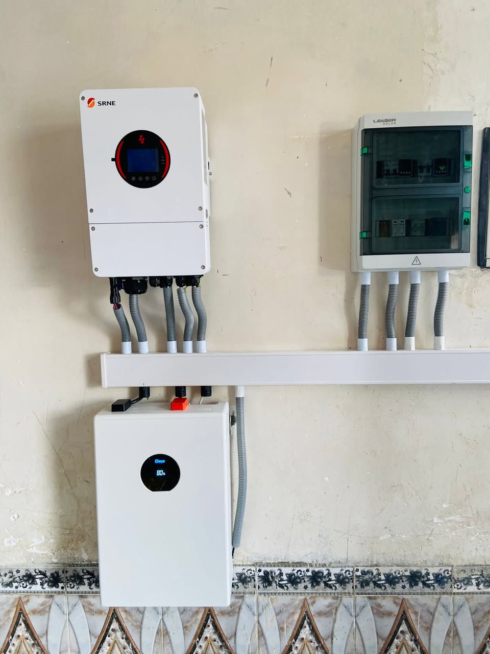 ⚡🔋 تم بحمد الله إتمام وتنفيذ منظومة طاقة شمسية🔋⚡
✔️ منظومة 6 أمبير (ليلي / نهاري)
✔️ألواح شمسية من جينكو بقدرة ( 650W )
✔️ انفيرتر SRNE , IP65 , 6KW
✔️ بطارية Deye , 5.12KWh
📞 للحجز والاستفسار: *********** - ***********
📍 العنوان: محافظة المثنى – قضاء الرميثة
حي المهندسين، قرب الثانوية العراقية للبنين
💡 طاقة نظيفة… توفير دائم… واستقلال عن الكهرباء الوطنية
نسعد بخدمتكم وتنفيذ أفضل الأنظمة بأعلى جودة #مكتب_النور_للطاقة_الشمسية 
#Deye #Jinko #SRNE
