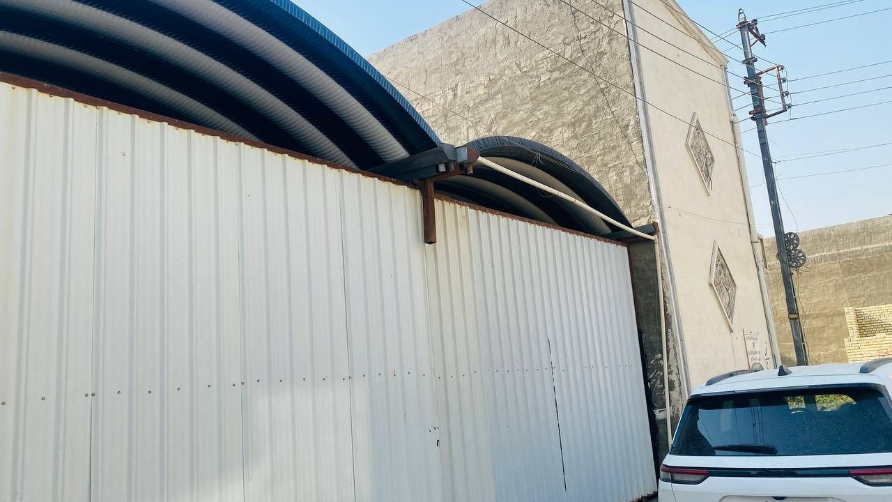 السلام عليكم
مخزن للايجار المساحة ٢٠٠ متر مربع  العنوان حي دجلة خلف ماركت لارين للاستفسار الاتصال على الارقام *********** ***********
